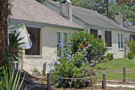 Cottages at Lake Harris Lodge in Tavares, FL