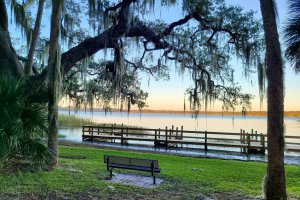 Photo of benches overlooking the docks at Trimble Park in Mount Dora.