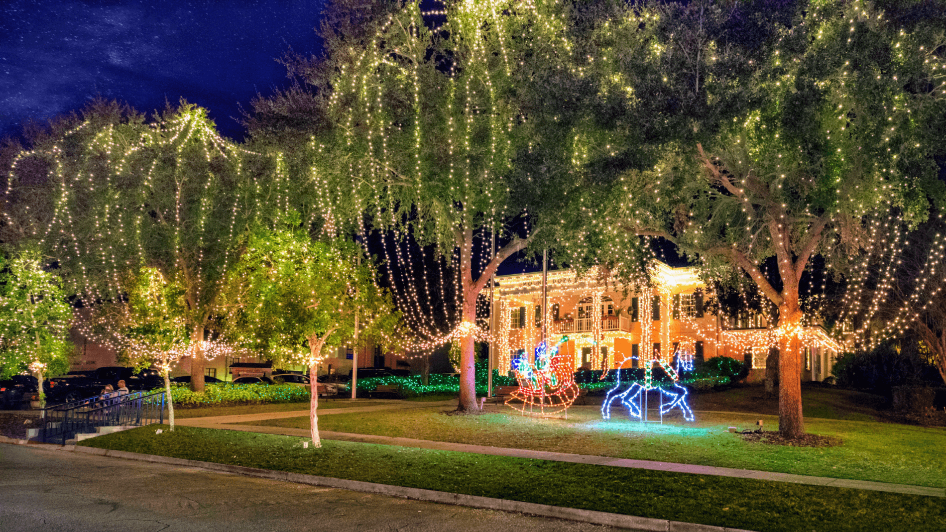 Mount Dora City Hall and landscaping with chrismtas lights on them